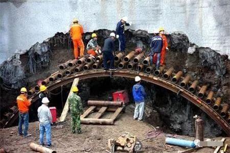 卫东隧道钢花管支护案例